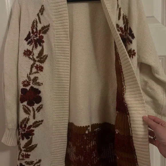Shyanne Cream Cardigan with Floral Accents - Picture 6 of 6
